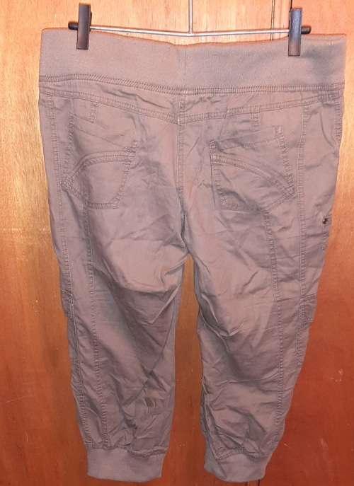 LADIES - BROWN 3-4 PANTS - MAKE - KELSO - SIZE - NO SIZE