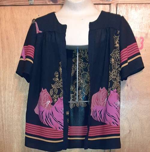 LADIES - THIN BLACK MULTI COLORED BLOUSE - MAKE - NO MAKE - SIZE - NO SIZE