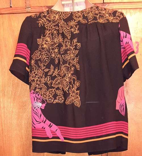 LADIES - THIN BLACK MULTI COLORED BLOUSE - MAKE - NO MAKE - SIZE - NO SIZE