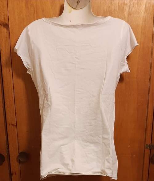 LADIES - WHITE T-SHIRT - MAKE - RT - SIZE - XXL