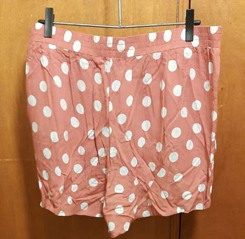 LADIES - BROWN AND WHITE SHORTS - MAKE - BE YOURSELF - SIZE - 44