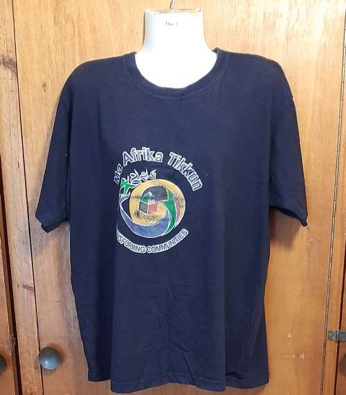 MENS - BLUE T-SHIRT - MAKE - STAR T`S - SIZE - M