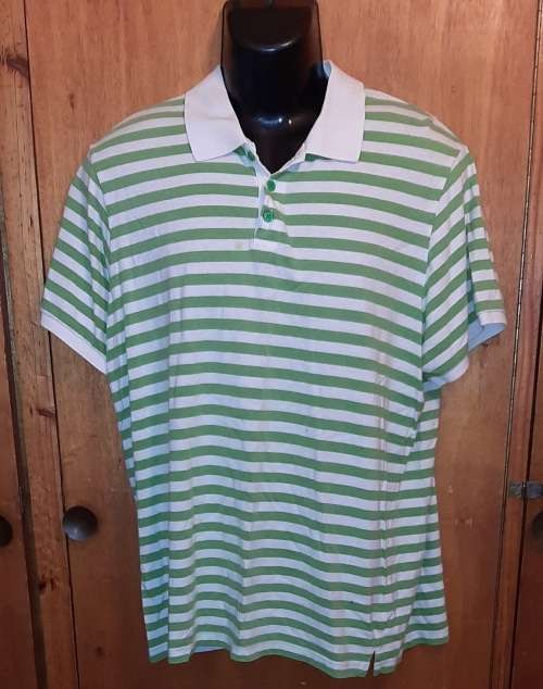 MENS - GREEN AND WHITE GOLF SHIRT - MAKE - WOOLWORTHS WORN IN - SIZE - XL