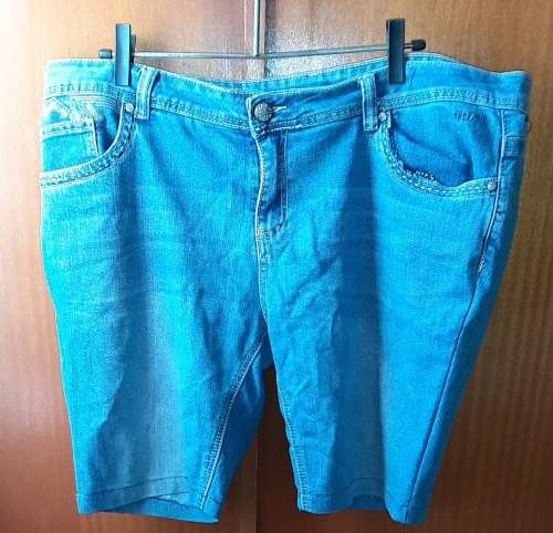 LADIES - BLUE GEANS SHORTS  - MAKE - TRAIL - SIZE - 40