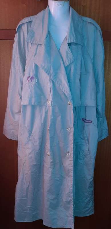 LADIES - LONG BEIGE COAT - MAKE - PANNO - SIZE - L