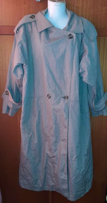LADIES - LONG BROWN COAT - MAKE - NO MAKE - SIZE - 44