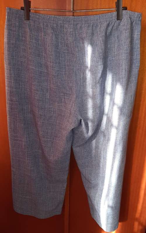 LADIES - MULTI COLORED 3-4 PANTS - MAKE - REAL CLOTHING - SIZE - XL