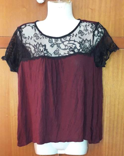LADIES - MAROON AND BLACK TOP - MAKE - COTTON ON - SIZE - S