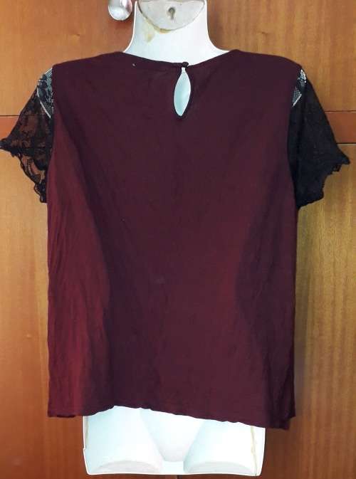 LADIES - MAROON AND BLACK TOP - MAKE - COTTON ON - SIZE - S
