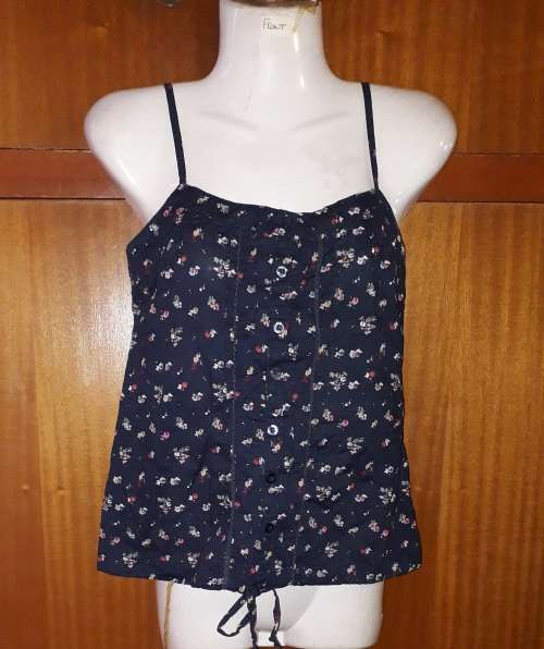 LADIES - MULTI COLORED TOP - MAKE - NO MAKE - SIZE - M