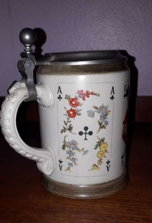 VINTAGE MARZI AND REMI STONEWARE LIDDED 0.5L BEER STEIN PLAYING CARDS MUG