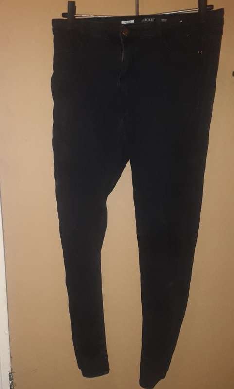 LADIES - BLACK JEANS - MAKE - CHEROKEE - SIZE - 12