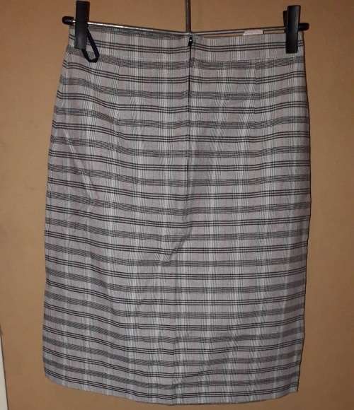 LADIES - MULTI COLORED SKIRT - MAKE - HYPERMARK - SIZE - 10, WAIST 67CM