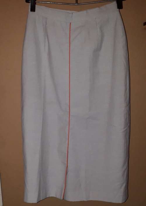 LADIES - LIGHT GREY SKIRT - MAKE - UNIGAR CREATIONS - SIZE - 84CM-33