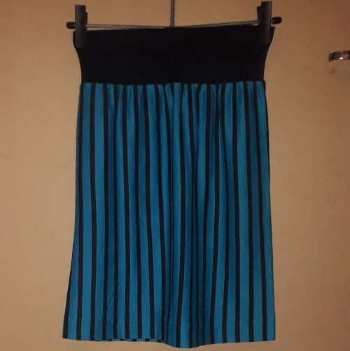 LADIES - MULTI COLORED SKIRT - MAKE - NO MAKE - SIZE - NO SIZE