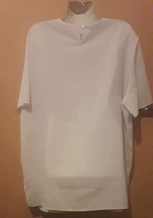 Ladies - White Top - Make - Woolworths - Size - 20