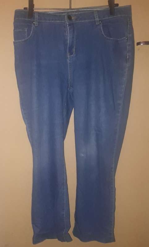 Ladies - Blue Jeans - Make - Contempo Casuals - Size - 14