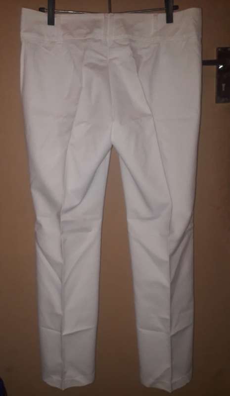 Ladies -White Pants - Make - Charter Club - Size - 14