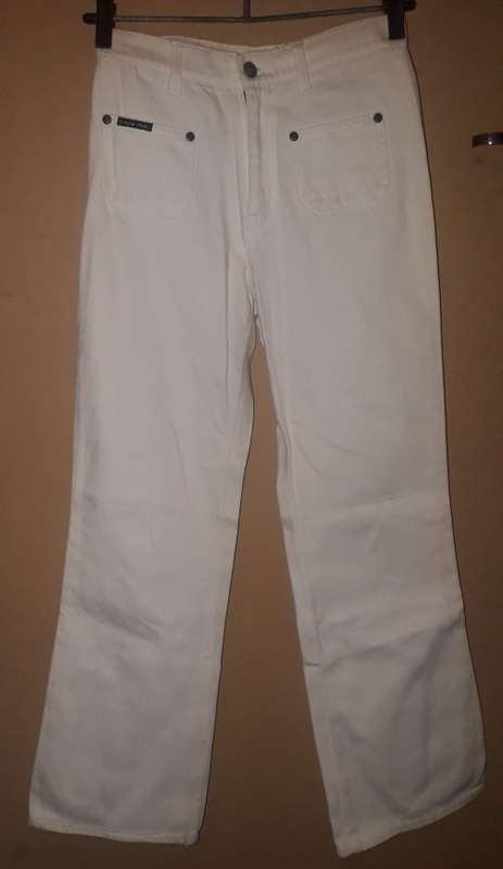 Ladies - White Jeans - Make - No make - Size - no size looks like 8 or 10