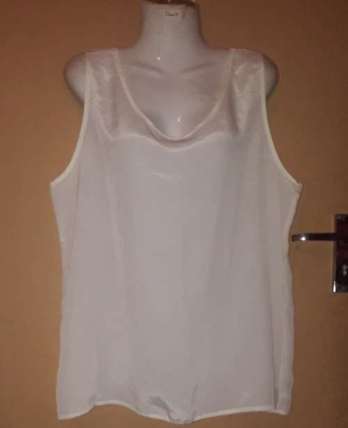 Ladies - White Top - Make - Jet Clothing - Size - 18 bust 107cm
