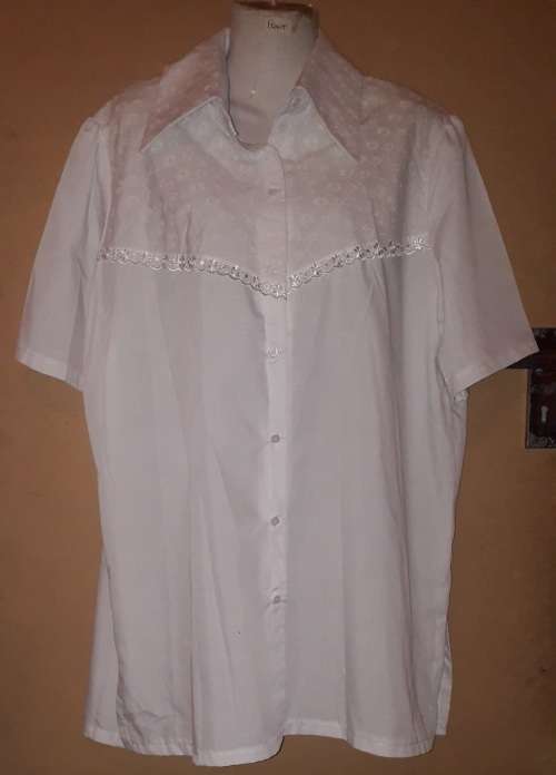 Ladies - White Blouse - Make - no make  - Size - arm to arm 62cm, arm to bot 55cm, bot 60cm,