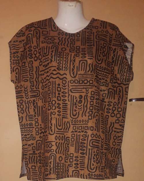 Womans - Multicolored Blouse - Make -  - Size - a/pit to a/pit 56cm, a/pit to bott 42cm, bott 54cm