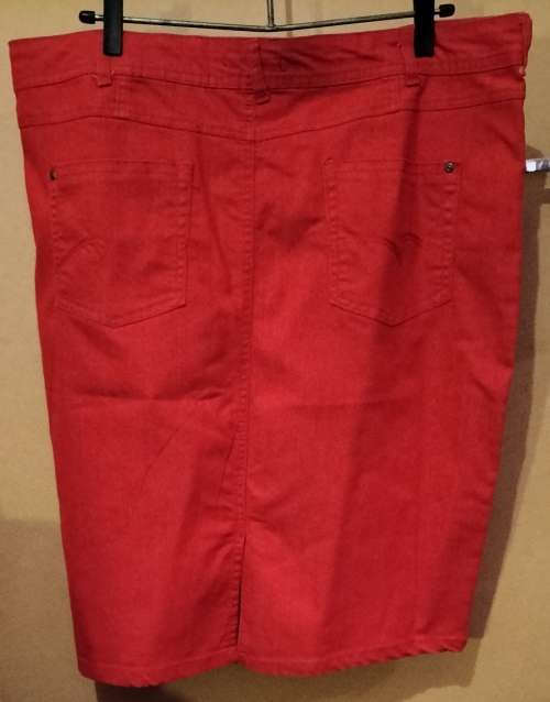Ladies - Red Skirt - Make - Mozaic - Size - 42