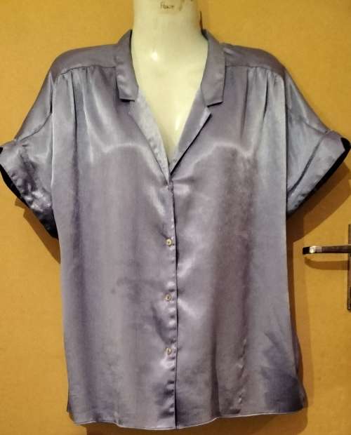 Ladies - Purple Blouse - Make - Truworths - Size - 38