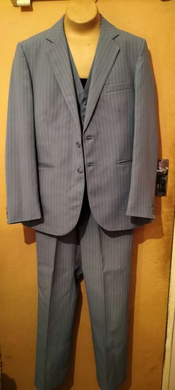 Mens - 3 Pce Grey Suit  - Make - Dominion - Size - no size but looks like a Medium
