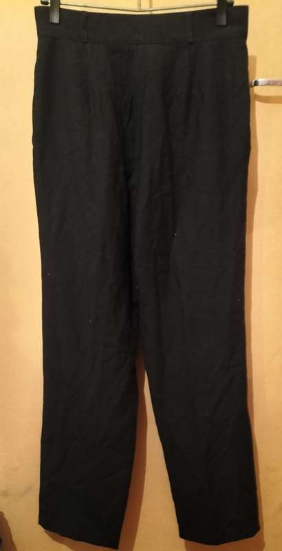 Ladies - Black Pants - Make - Woolworths - Size - 16, waist 76cm, hip 102cm