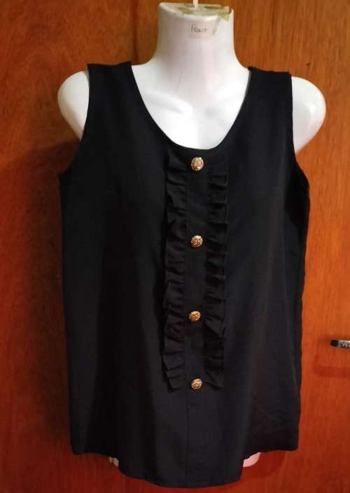Ladies - Black Top - Make - no make - Size - no size