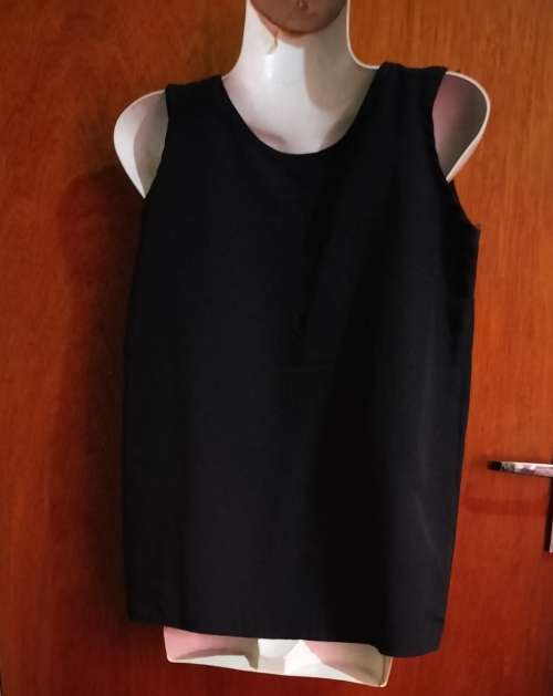 Ladies - Black Top - Make - no make - Size - no size