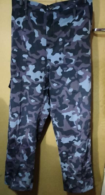 Mens - Multicolored Outfit - Make - Avikele Uniforms - Size - Pants XL, Top no size