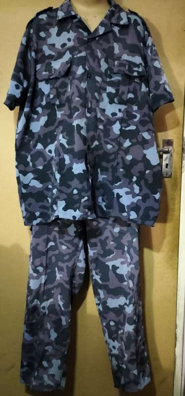 Mens - Multicolored Outfit - Make - Avikele Uniforms - Size - Pants XL, Top no size