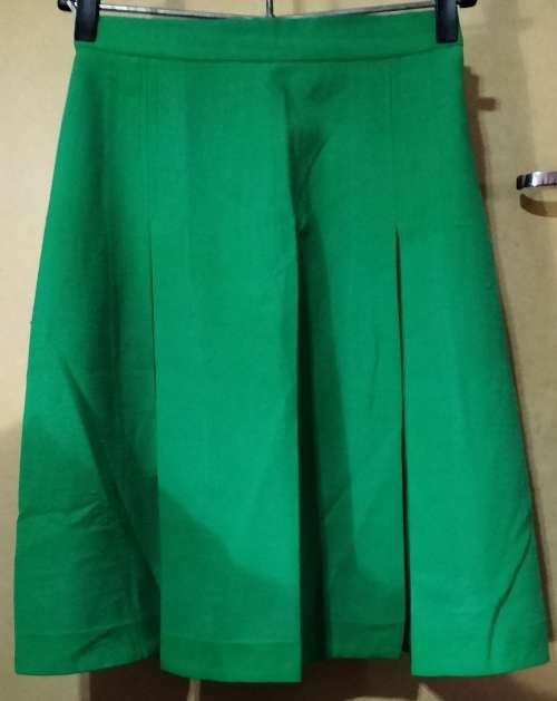 Ladies - Green Skirt - Make - no make - Size - no size