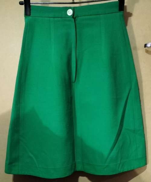 Ladies - Green Skirt - Make - no make - Size - no size