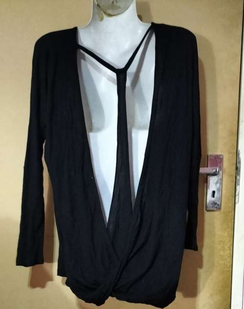 Ladies - Black Top - Make - no make - Size - no size