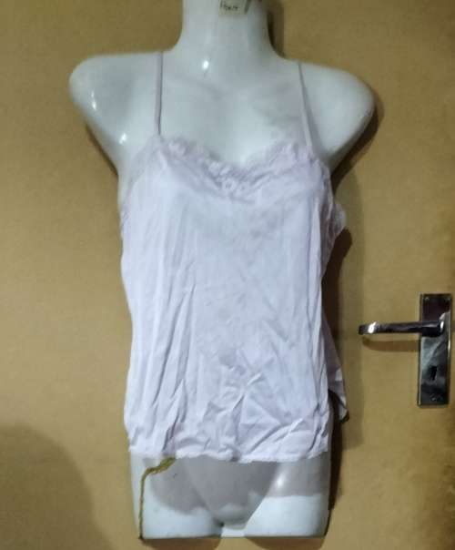Ladies -  White Top - Make - no make - Size - no size