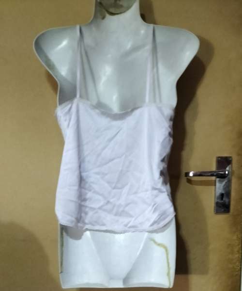 Ladies -  White Top - Make - no make - Size - no size