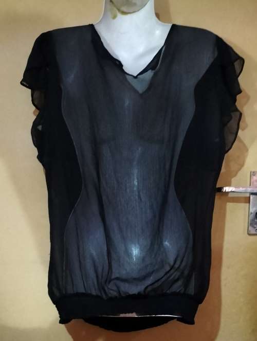 Ladies - Thin Black Top - Make - Merien Hall - Size - 16