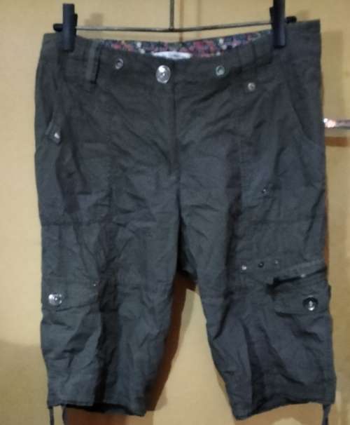 Ladies - Olive Green Shorts - Make - Dalia Collection - Size - 8