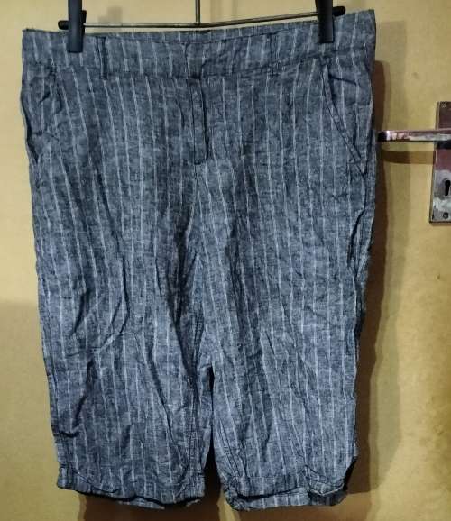 Ladies - Grey Shorts - Make - Woolworths - Size - 12