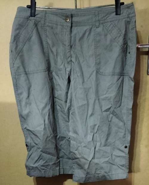 Ladies - Brown Shorts - Make - Woolworths - Size - 12/36