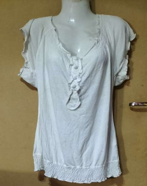 Ladies - White Top - Make - Forever 21 - Size - M