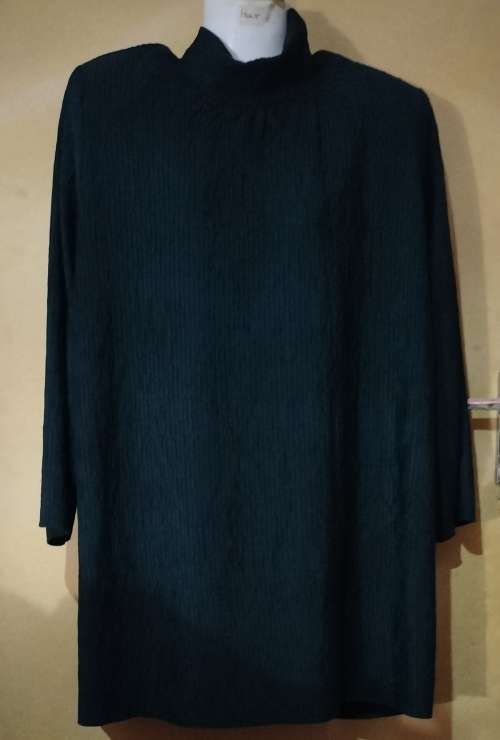 Ladies - Green Top  - Make - Elisse - Size - no size