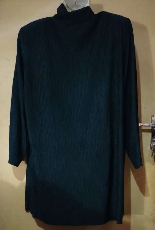 Ladies - Green Top  - Make - Elisse - Size - no size