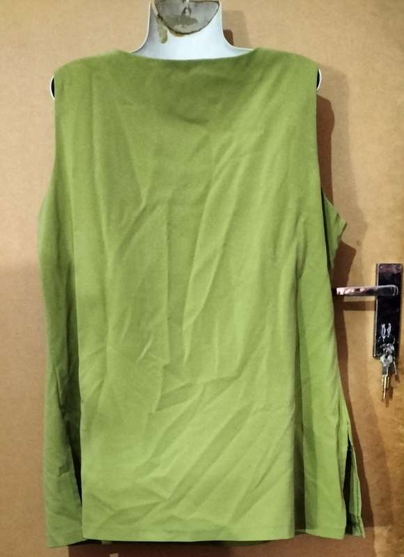 Ladies - Green Blouse - Make - no make - Size - no size
