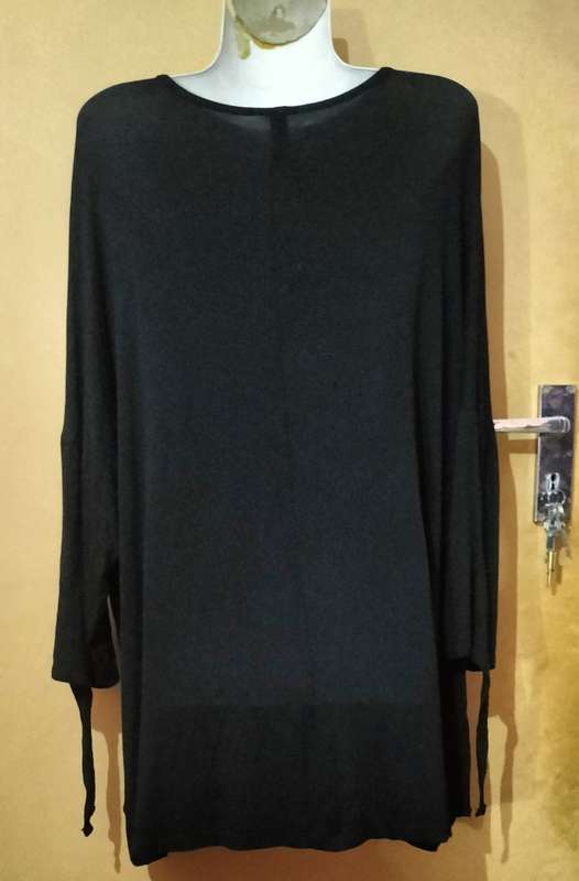 Ladies - Black Top - Make - Donna - Size - 22