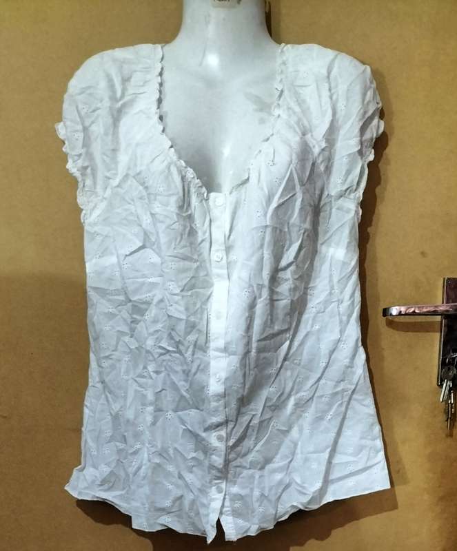 Ladies - White Blouse - Make - no make - Size - no size