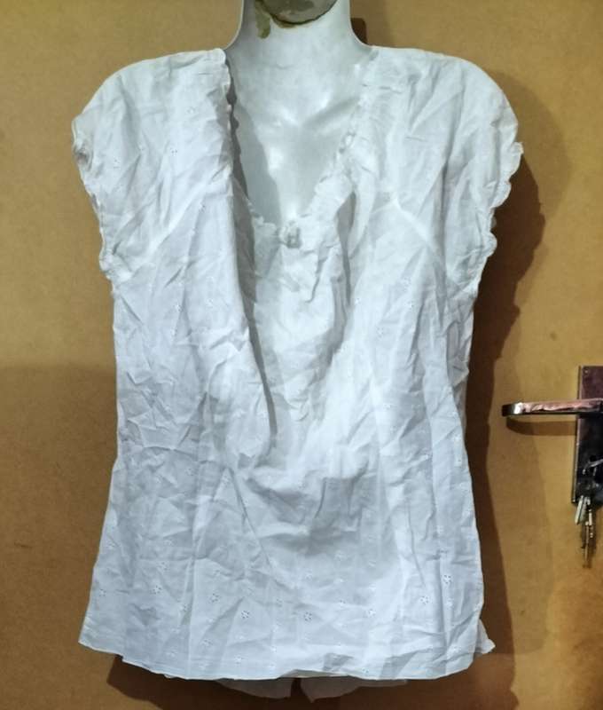 Ladies - White Blouse - Make - no make - Size - no size